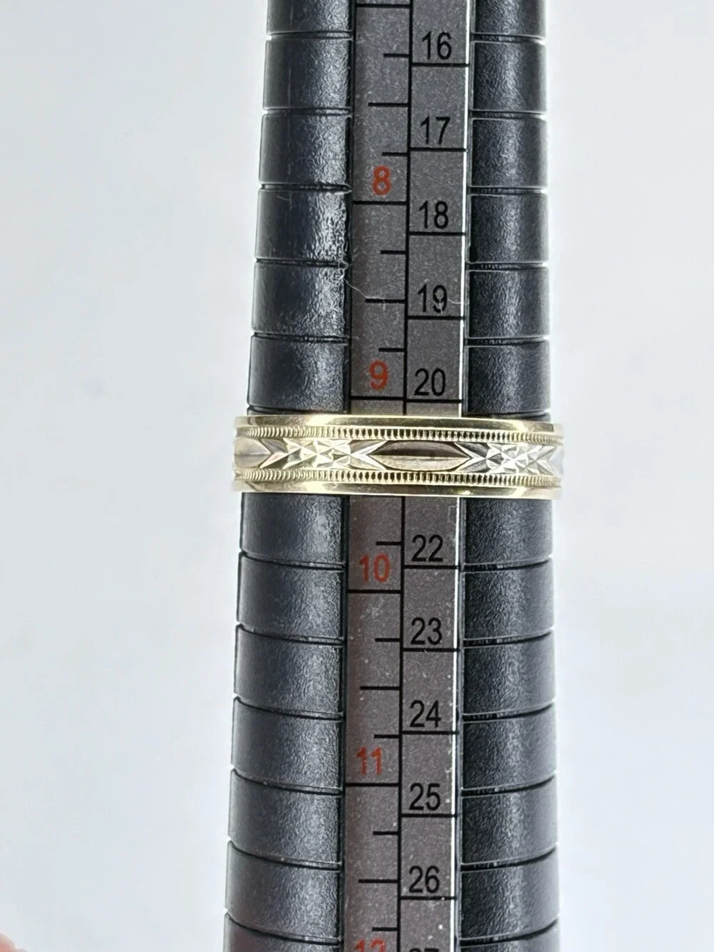 10K Two Tone Gold Diamond Cut Wedding Band Ring Size 9.5 Milgrain 1.8g
